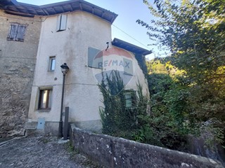 Casa Semi Indipendente in Vendita a Endine Gaiano, 33'000€, 190 m²