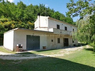 Casa Indipendente in Vendita a Civitella Casanova, 98'000€, 190 m²