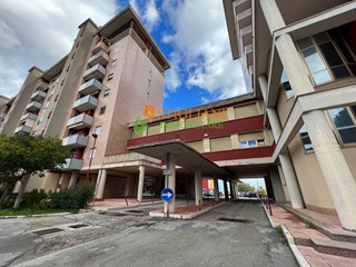 Ufficio in Affitto a Campobasso, 1'990€, 390 m²