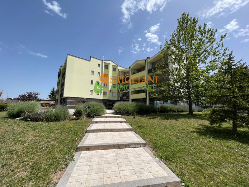 Immobile commerciale in Affitto a Campobasso, 1'100€, 115 m²