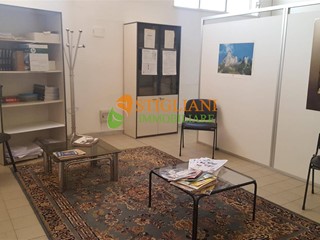 Immobile commerciale in Affitto a Campobasso, 1'800€, 350 m²