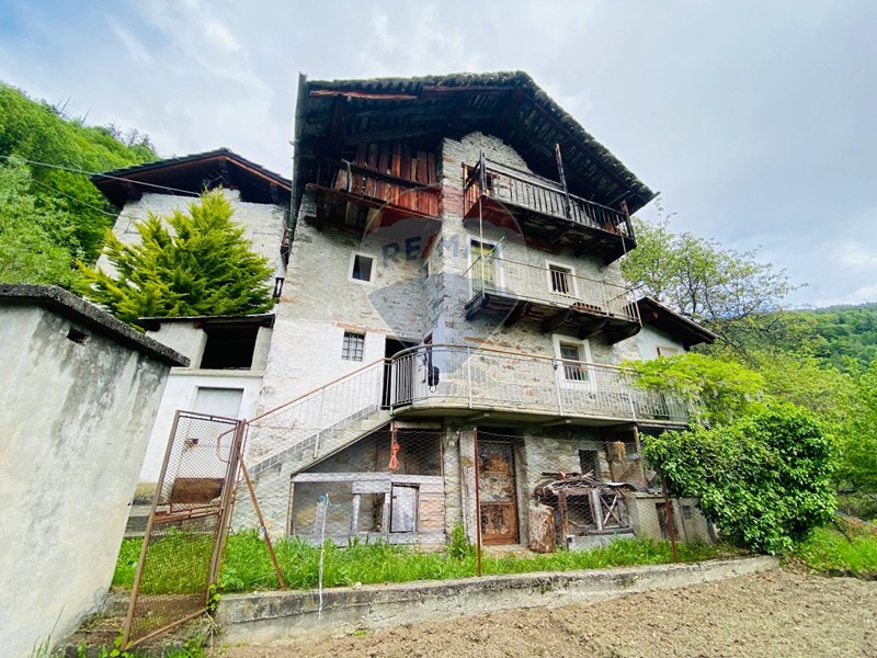 Casa Indipendente in Vendita a Fontainemore, 70'000€, 120 m²