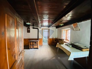 Casa Indipendente in Vendita a Fontainemore, 70'000€, 120 m²