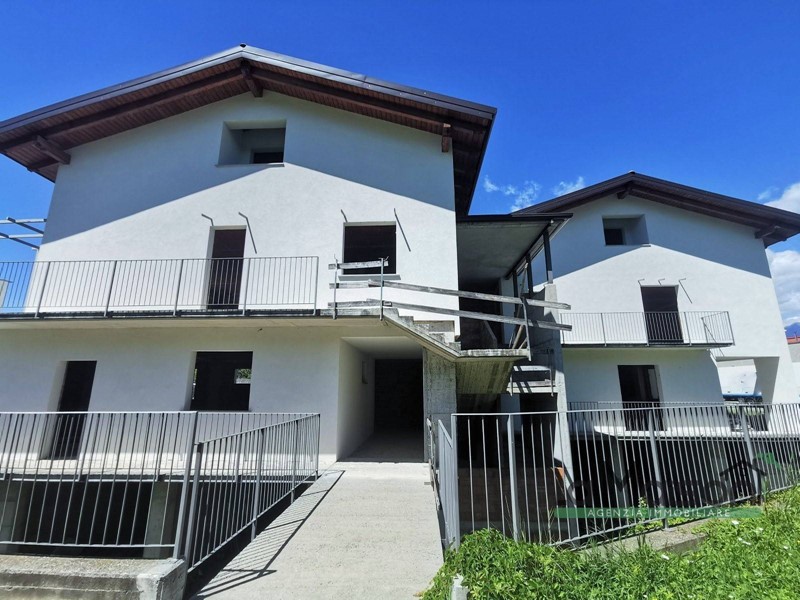 Casa Semi Indipendente in Vendita a Pavone Canavese, 380'000€, 480 m²