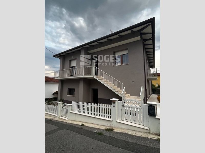 Villa in Vendita a Bucine, 255'000€, 180 m²