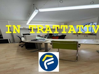 Ufficio in Vendita a Nocera Inferiore, 69'000€, 45 m²
