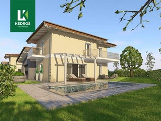 Villa in Vendita a Laveno Mombello, 365'000€, 150 m²