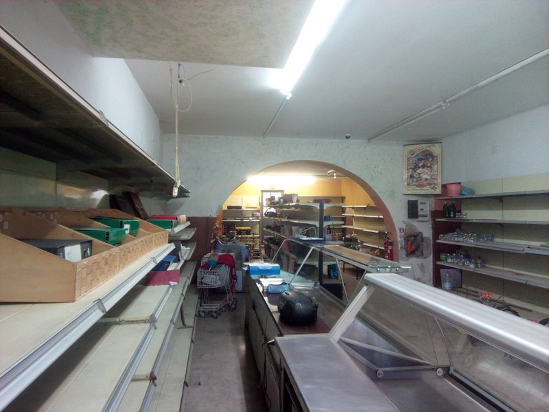 Attività commerciale in Affitto a Ponsacco, 800€, 90 m²
