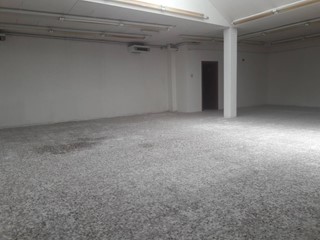 Attività commerciale in Affitto a Ponsacco, 1'200€, 330 m²