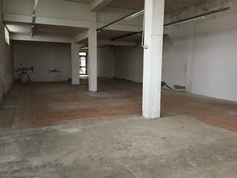 Attività commerciale in Affitto a Ponsacco, 900€, 192 m²