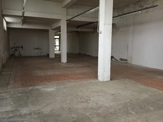 Attività commerciale in Affitto a Ponsacco, 900€, 192 m²