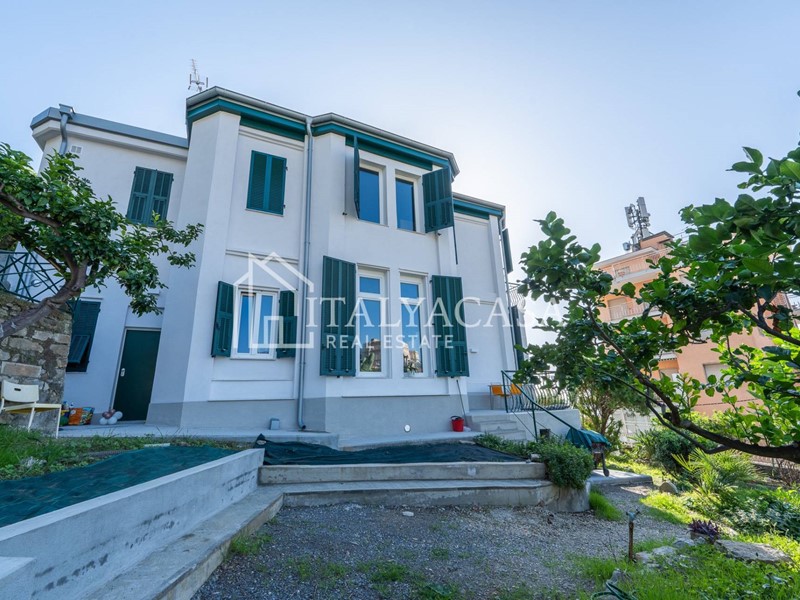 Villa in Vendita a Sanremo, 1'200'000€, 240 m²