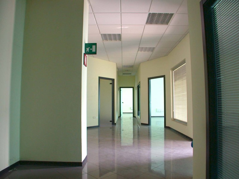 Ufficio in Affitto a Pesaro, 2'000€, 200 m²