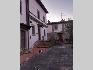 Trilocale in Vendita a Ortignano Raggiolo, 110'000€, 80 m²