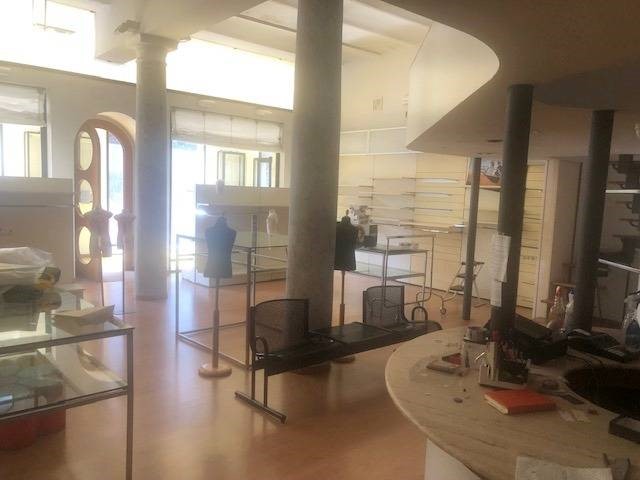 Immobile commerciale in Affitto a San Benedetto del Tronto, 1'200€, 140 m²