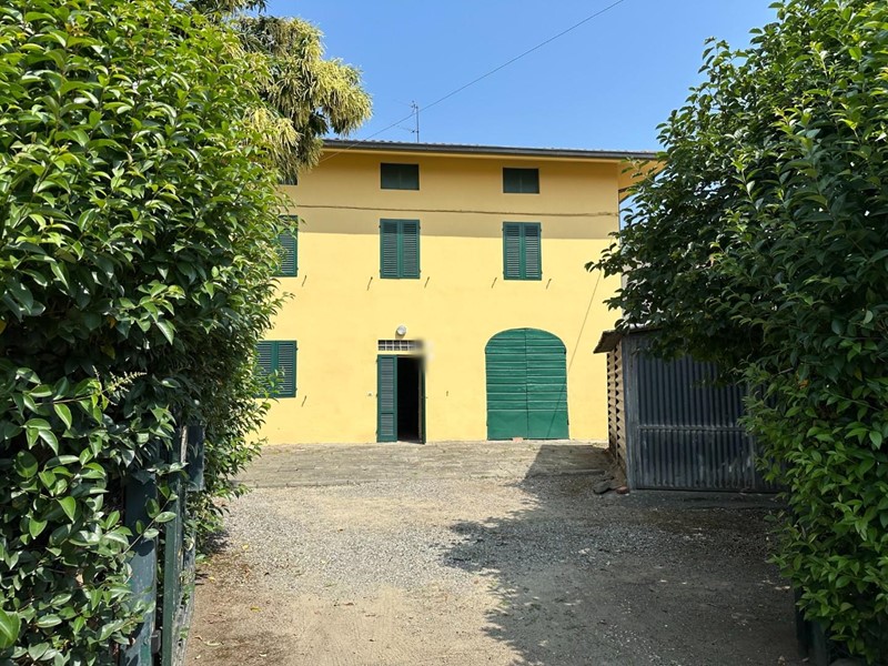 Casa Indipendente in Vendita a Pescia, zona Collodi, 340'000€, 220 m², con Box