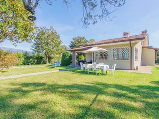 Casa Indipendente in Vendita a Camaiore, zona Lido di Camaiore, 960'000&euro;, 280 m², arredato
