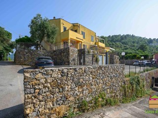Casa Semi Indipendente in Vendita a La Spezia, 320'000&euro;, 150 m², arredato