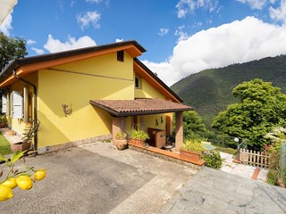 Villa in Vendita a Massa, zona Altagnana, 310'000&euro;, 138 m², arredato