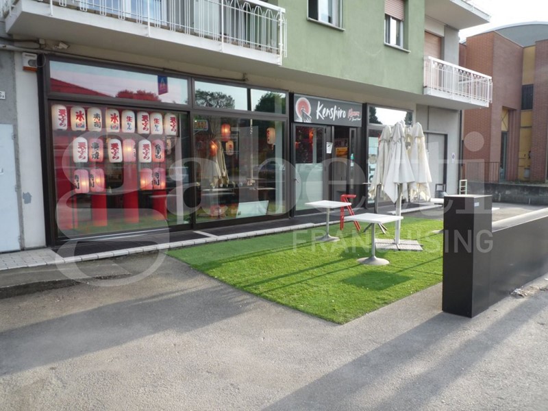 Attività commerciale in Vendita a Sesto Calende, 120'000€, 170 m²