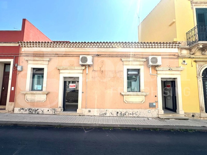 Ufficio in Vendita a Avola, 145'000€, 65 m²