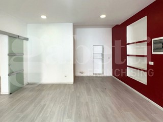 Ufficio in Affitto a Avola, 700€, 65 m²