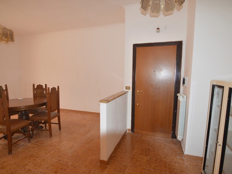 Trilocale in Vendita a Fonte Nuova, 140'000€, 90 m²
