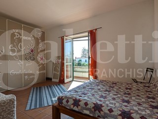 Villa bifamiliare in Vendita a Bacoli, 780'000€, 260 m²