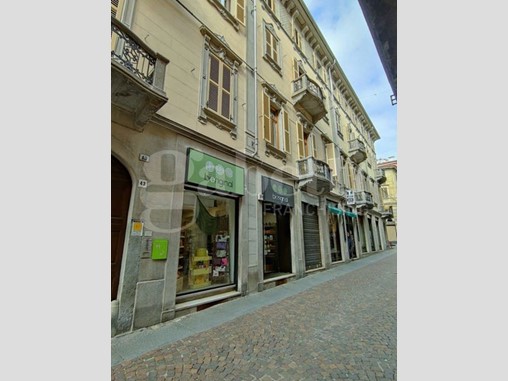 Negozio in Vendita a Biella, 165'000€, 117 m², arredato