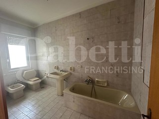 Trilocale in Vendita a Floridia, 90'000€, 132 m²