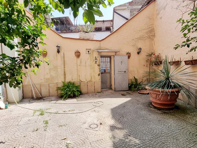 Casa Indipendente in Vendita a Caserta, 205'000€, 248 m²