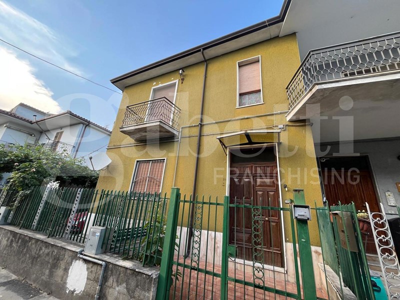 Quadrilocale in Vendita a Alife, 85'000€, 136 m²