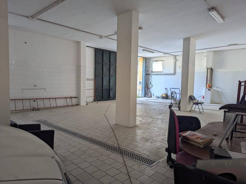 Box in Vendita a Torre Annunziata, 92'000€, 150 m²