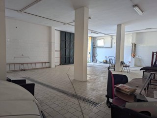 Box in Vendita a Torre Annunziata, 92'000€, 150 m²