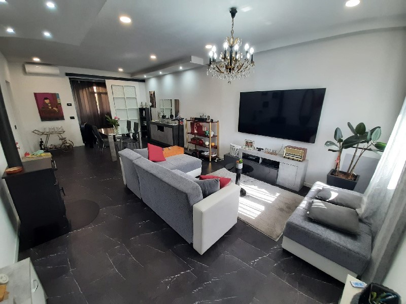 Villa bifamiliare in Vendita a San Felice del Benaco, 420'000€, 188 m²