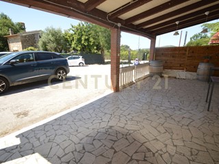 Attività commerciale in Vendita a Campagnatico, zona Campagnatico, 80'000€, 200 m²