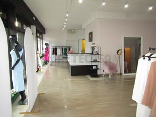 Immobile commerciale in Vendita a Campodarsego, zona Campodarsego, 185'000€, 165 m²