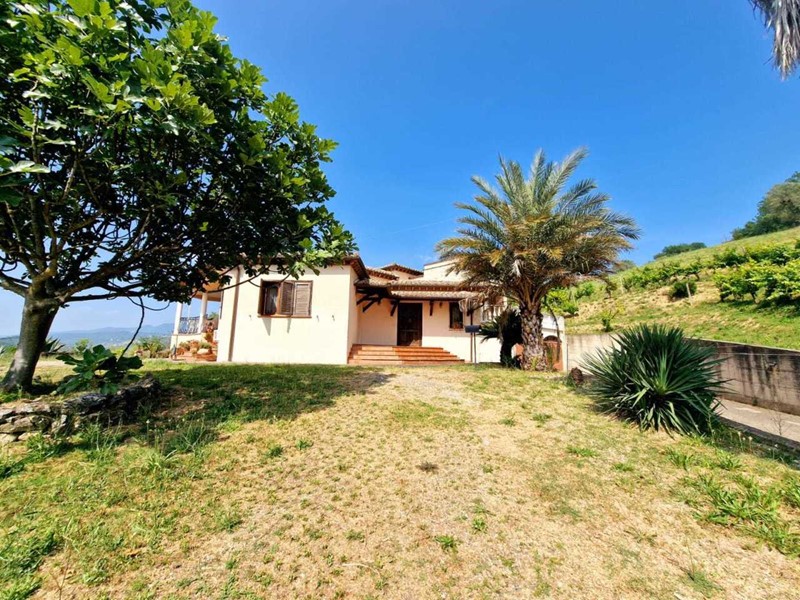 Casa Indipendente in Vendita a Alviano, 300'000&euro;, 195 m², con Box