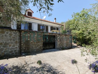 Casa Semi Indipendente in Vendita a Imperia, zona Montegrazie, 260'000€, 210 m²