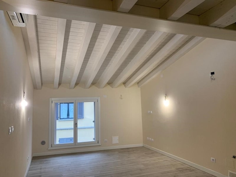 Bilocale in Affitto a Desenzano del Garda, 900€, 60 m²