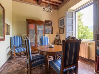 Casa Indipendente in Vendita a Borgo a Mozzano, 280'000&euro;, 220 m², arredato