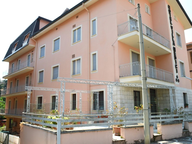 Immobile commerciale in Vendita a Fiuggi, 590'000€, 1300 m²