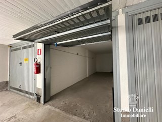 Box in Vendita a Verano Brianza, 20'000€, 27 m²