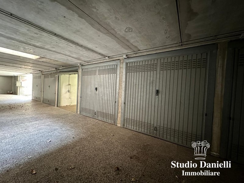 Box in Vendita a Carate Brianza, 18'000€, 24 m²