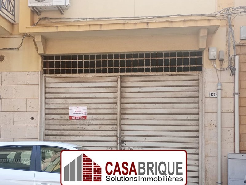 Magazzino in Vendita a Bagheria, 150'000€, 439 m²