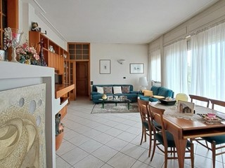 Appartamento in Vendita a Massarosa, 219'000€, 120 m²