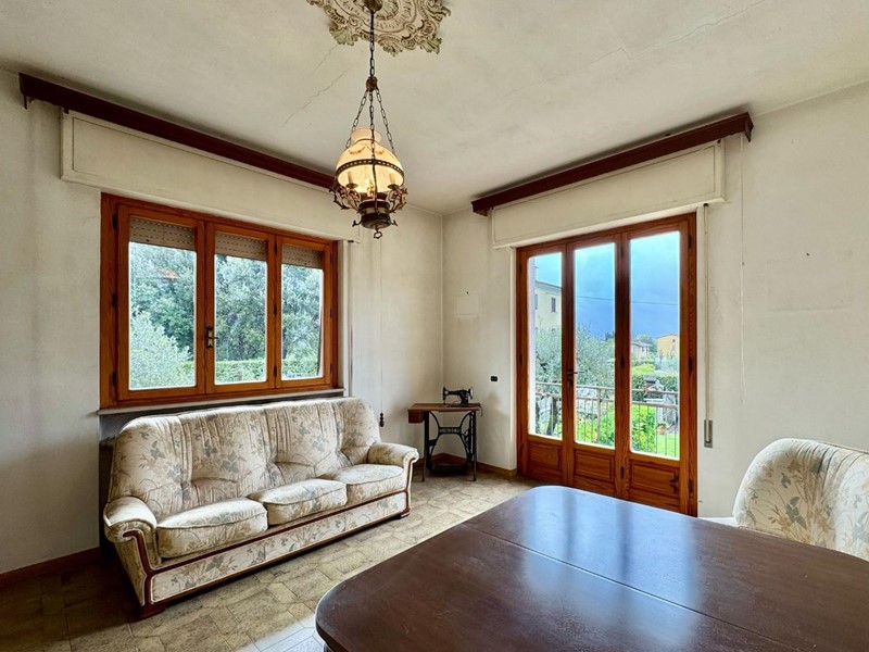 Villa bifamiliare in Vendita a Lucca, zona Mutigliano, 200'000&euro;, 110 m²