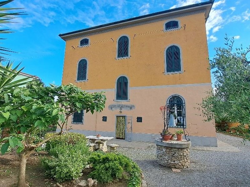 Villa in Vendita a Cascina, zona San Frediano a Settimo, 330'000€, 350 m², con Box