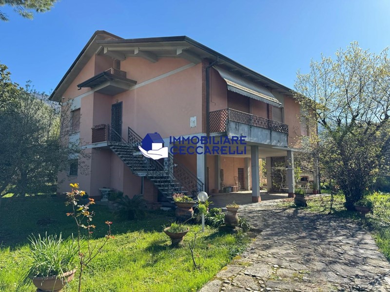 Casa Indipendente in Vendita a Massa, zona Mirteto, 470'000&euro;, 210 m², arredato