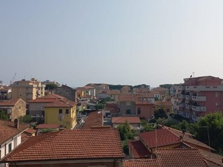 Quadrilocale in Vendita a Carrara, zona Marina di Carrara, 210'000€, 98 m², con Box